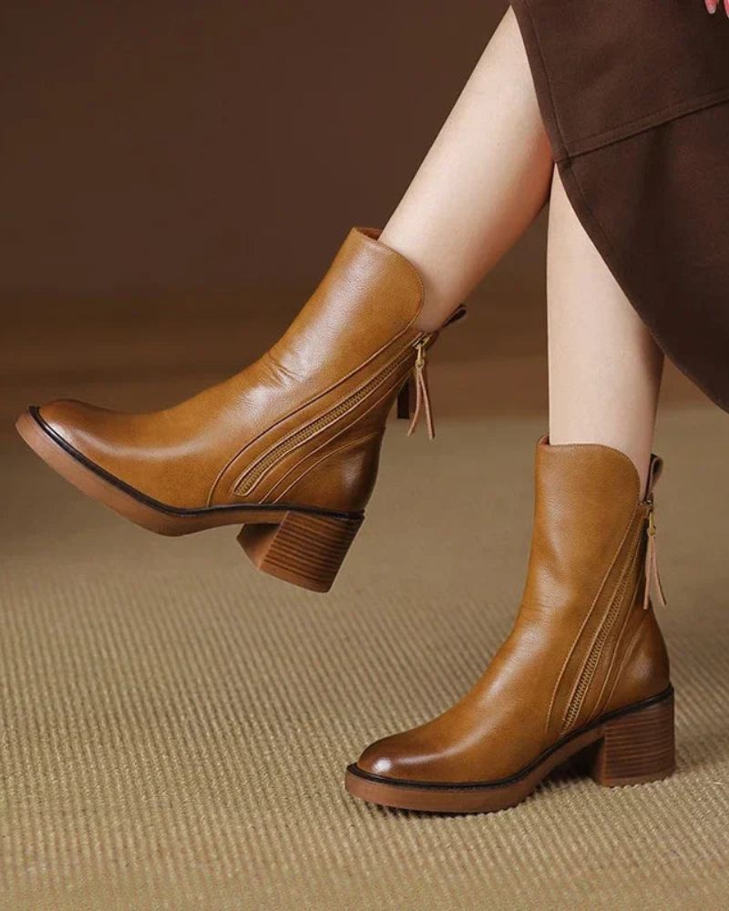 Lily™ | Black leather boot with a comfortable heel, elegant and timeless